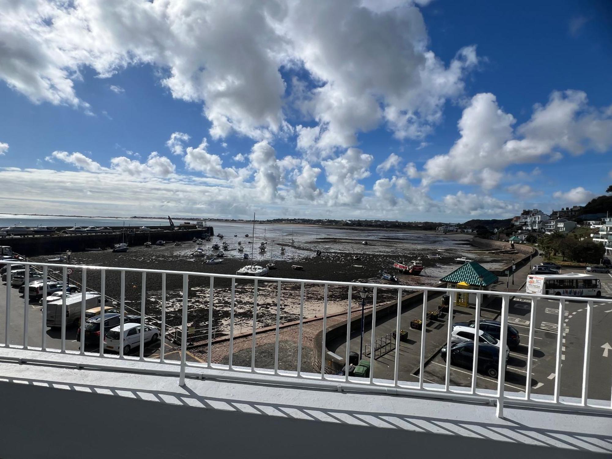 Seascale Hotel & Restaurant Gorey Exterior photo